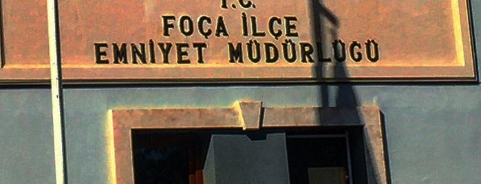 Foça İlçe Emniyet Müdürlüğü is one of Locais curtidos por 103372.