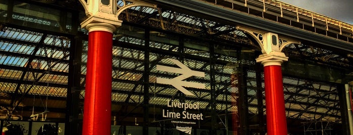 Liverpool Lime Street Railway Station (LIV) is one of Posti che sono piaciuti a 103372.