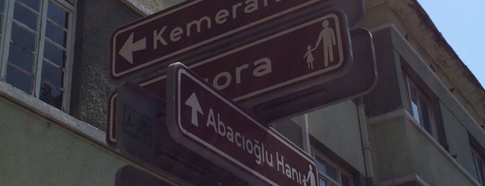 Kemeraltı is one of สถานที่ที่ 103372 ถูกใจ.