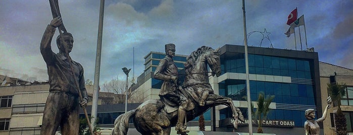 Cumhuriyet Meydanı is one of Orte, die 103372 gefallen.