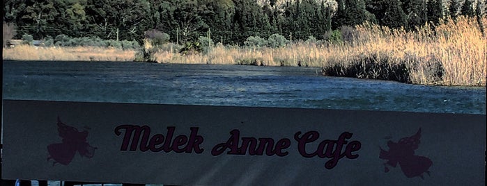 Melek Anne Cafe is one of สถานที่ที่ 103372 ถูกใจ.