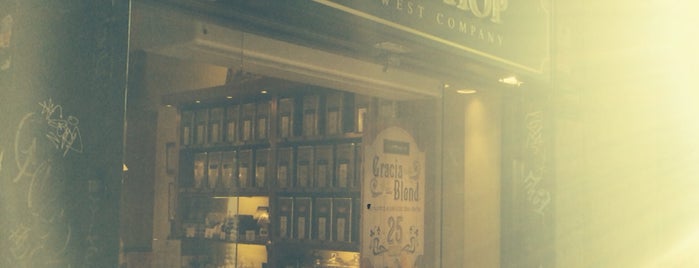 Tea Shop of East West Company is one of Locais curtidos por Rafael.