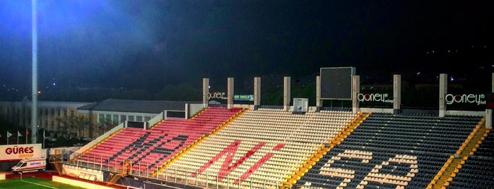 Manisa 19 Mayıs Stadyumu is one of Lugares favoritos de 103372.