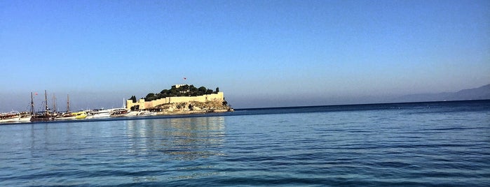 Kuşadası is one of สถานที่ที่ 103372 ถูกใจ.