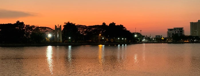 Sri Nagarindra Park Nonthaburi is one of Park for running - Large scale.