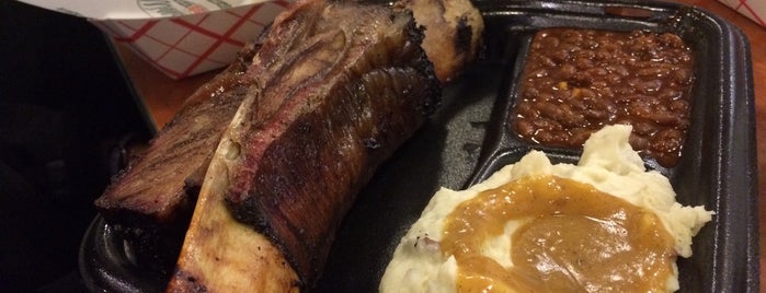 Willard's Real Pit BBQ is one of Locais curtidos por George.