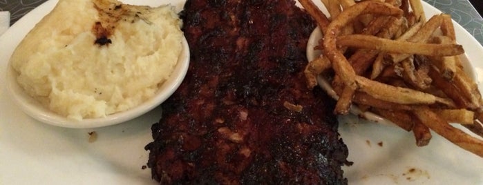 Redbones Barbecue is one of Lugares favoritos de George.