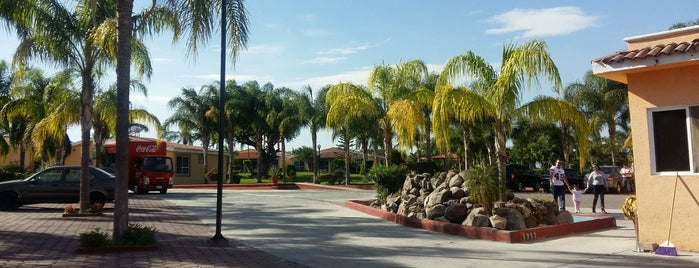 Jardin Villa Florines is one of Tempat yang Disukai Demian.