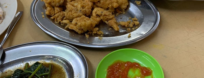 Ah Chui Seafood (阿水海鮮茶室) is one of Penang island food.
