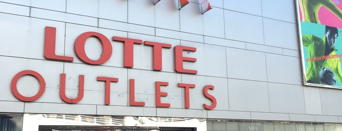 LOTTE OUTLETS is one of SEE/DO/SHOP/EAT at Seoul Station, Seoul.