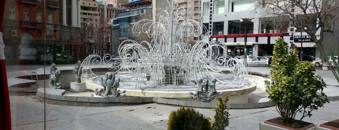 Площадь Шарля Азнавура is one of Sergey : понравившиеся места.