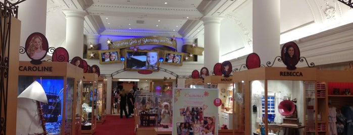 American Girl Place is one of Lugares favoritos de Emily.