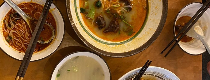 Chuan Hung Noodle is one of Posti che sono piaciuti a Riann.