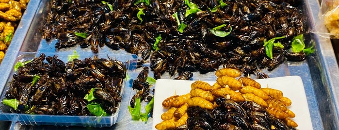 Chaweng Night Bazaar is one of Koh Samui Foodies.