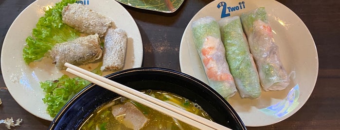 Long Phung Vietnamese Restaurant is one of Riannさんのお気に入りスポット.