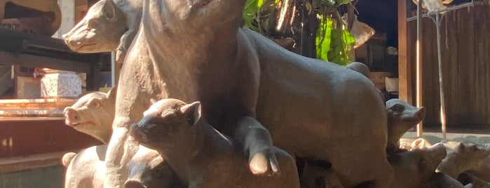 Babi Guling Ibu Oka 3 is one of Tempat yang Disimpan Caro.