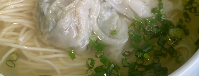 Crystal Jade La Mian Xiao Long Bao is one of Lugares favoritos de MAC.