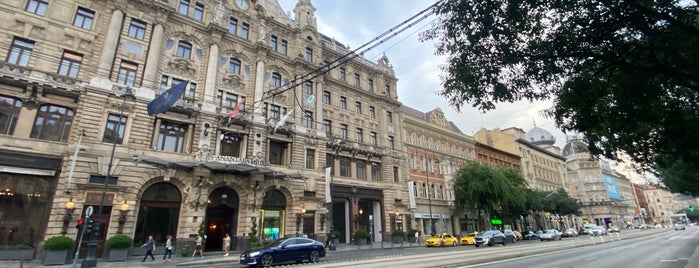 Anantara New York Palace Budapest Hotel is one of Tempat yang Disukai Tony.