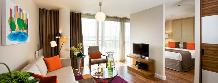 Fraser Place Canary Wharf is one of Tempat yang Disukai Melissa.