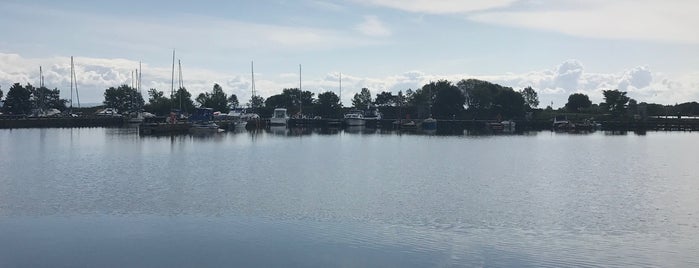 Ballyronan Marina is one of Orte, die Eimear gefallen.