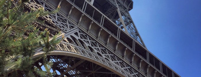 Tour Eiffel is one of Lieux qui ont plu à Gulden.