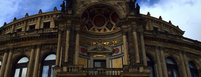 Theaterplatz is one of Lieux qui ont plu à Gulden.