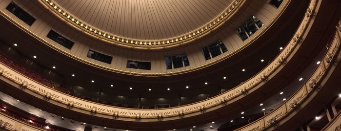 Teatro dell'Opera di Vienna is one of Posti che sono piaciuti a Gulden.