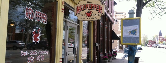 Red Pepper Deli is one of Lugares favoritos de Erin.