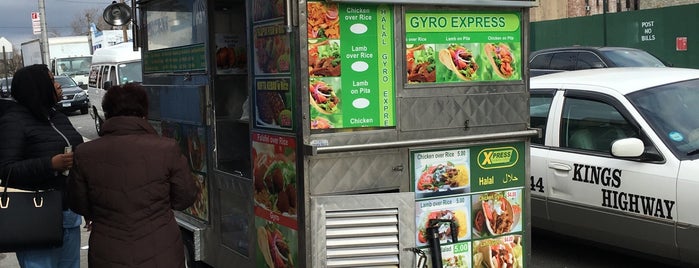 Halal Food Stand is one of Posti che sono piaciuti a Sri.