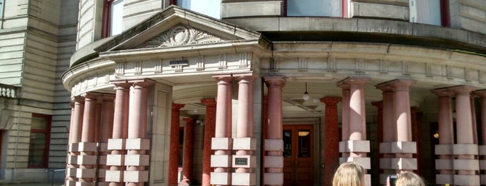 Portland City Hall is one of The Portland Flag.