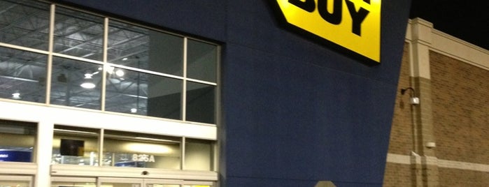 Best Buy is one of Tempat yang Disukai Fernando.