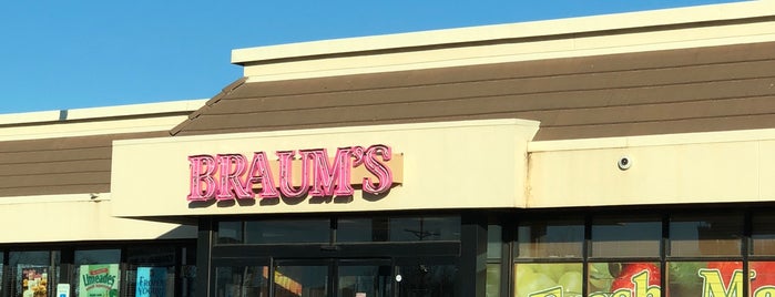 Braum's Ice Cream & Burger Restaurant is one of Tempat yang Disukai David.