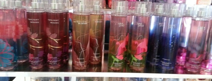 Bath & Body Works is one of Lieux qui ont plu à Erica.