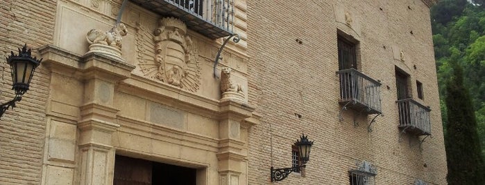 Palacio de los Córdova (Archivo Municipal De Granada) is one of Josh™ ↙'ın Kaydettiği Mekanlar.