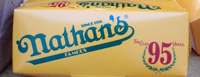 Nathan's Famous is one of Lugares favoritos de Chester.