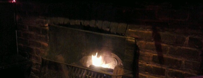 Molly's Shebeen is one of Manhattan Restaurants with Fireplaces.