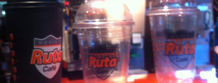 Ruta Café is one of สถานที่ที่ M ถูกใจ.