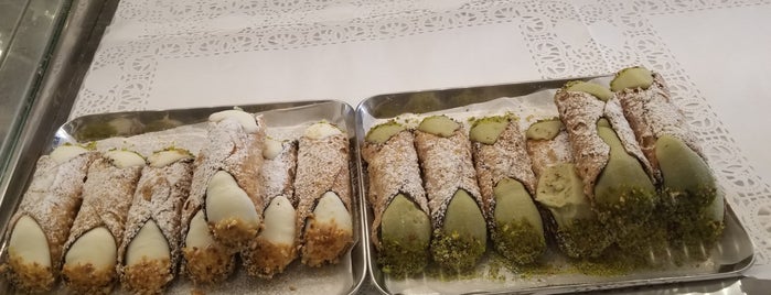 I dolci di Nonna Vincenza is one of Norbert 님이 저장한 장소.