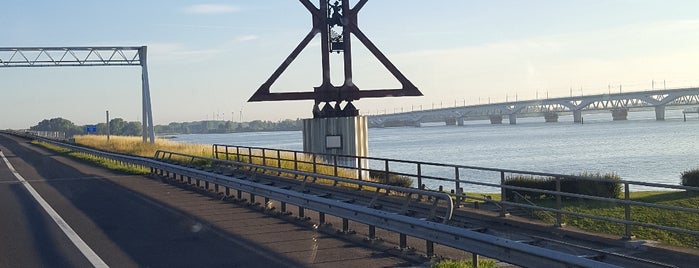 Moerdijk Bridge is one of 'On the road'.