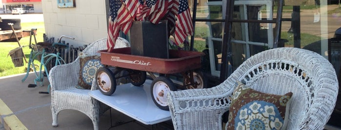 Homestead by Red Barn Boutique is one of Saturday Antiquing.