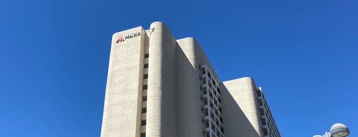 Warner Center Marriott Woodland Hills is one of Valley Bars.