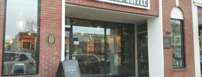 Boxwood Coffee is one of Tempat yang Disukai Charlotte.