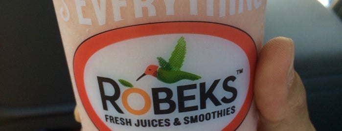 Robeks Fresh Juices & Smoothies is one of สถานที่ที่ Denette ถูกใจ.