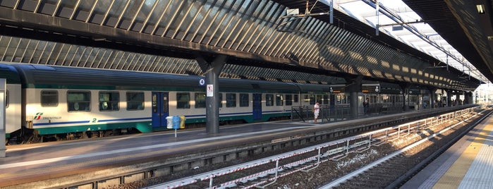 Stazione Milano Certosa is one of S11 - Chiasso - Como - Milano - Rho.