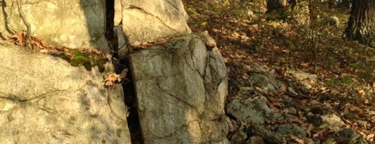 Shoe Shine Rock - Taconic Blue Trail is one of Hikes, Explorations & Scenic Spots.