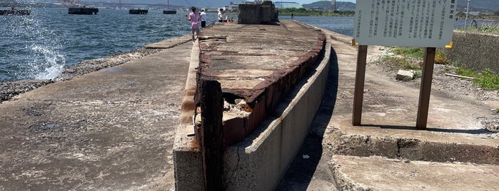 Breakwater made from warship is one of 跡地シリーズ.