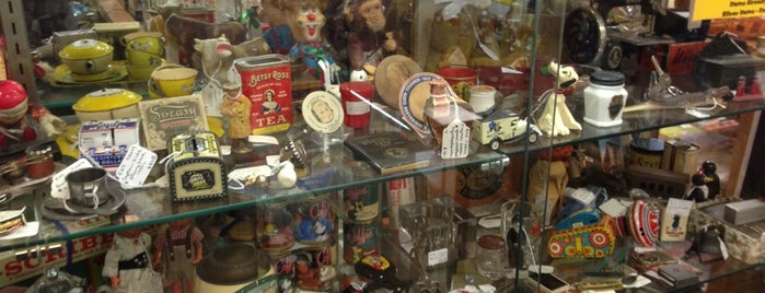 Quaker Antiques Mall is one of Antique shops.