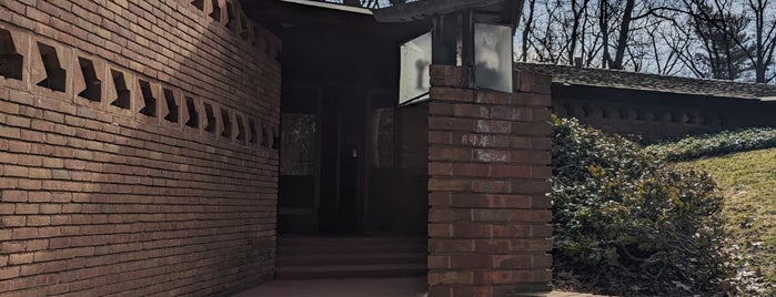 Frank Lloyd Wright's Palmer House is one of Frank Lloyd Wright.