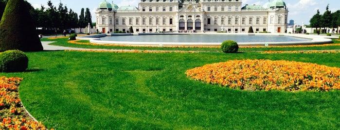Belvedere Palace Garden is one of das grüne.