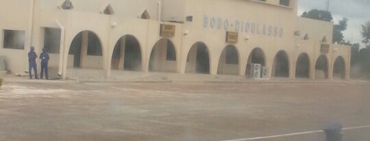 Aeroport International de Bobo Dioulasso (BOY) is one of Locais curtidos por JRA.